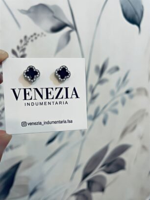 Aros negros con piedras