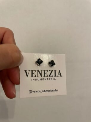 Aros flor piedritas negras